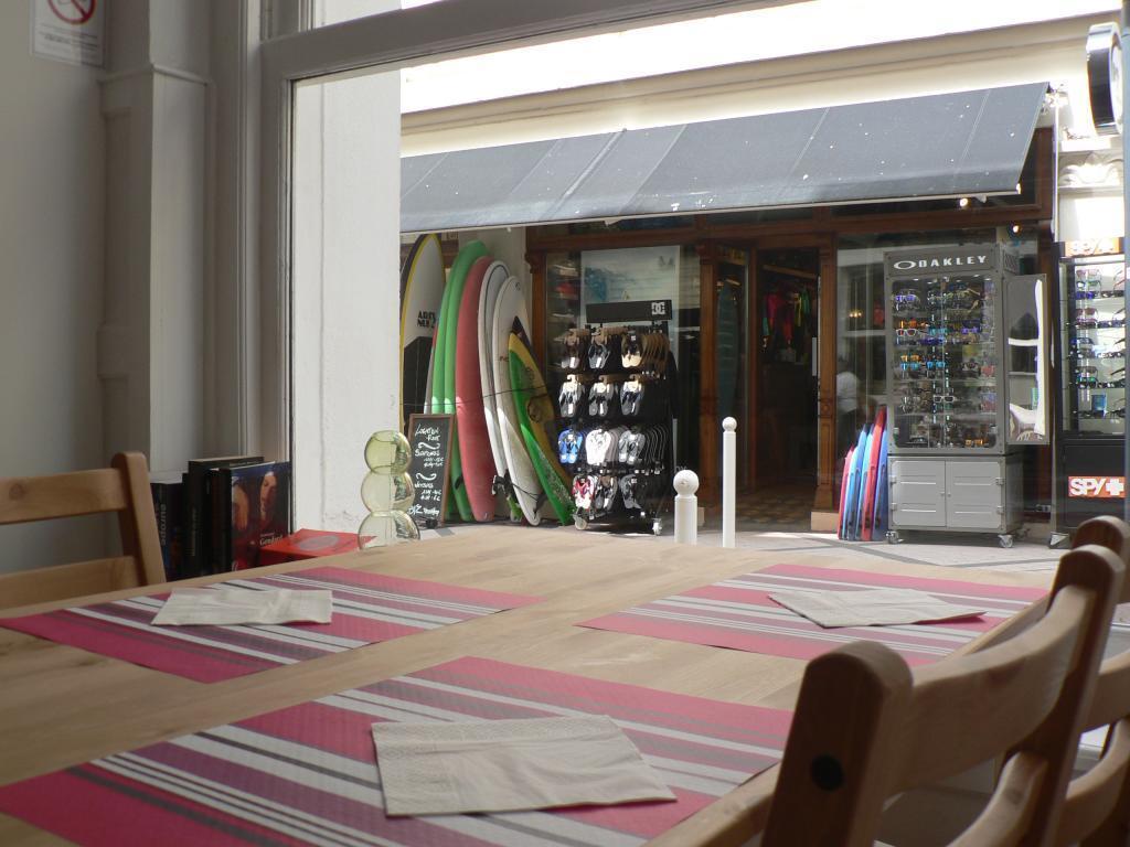 Hôtel Les Alizés Biarritz Szoba fotó